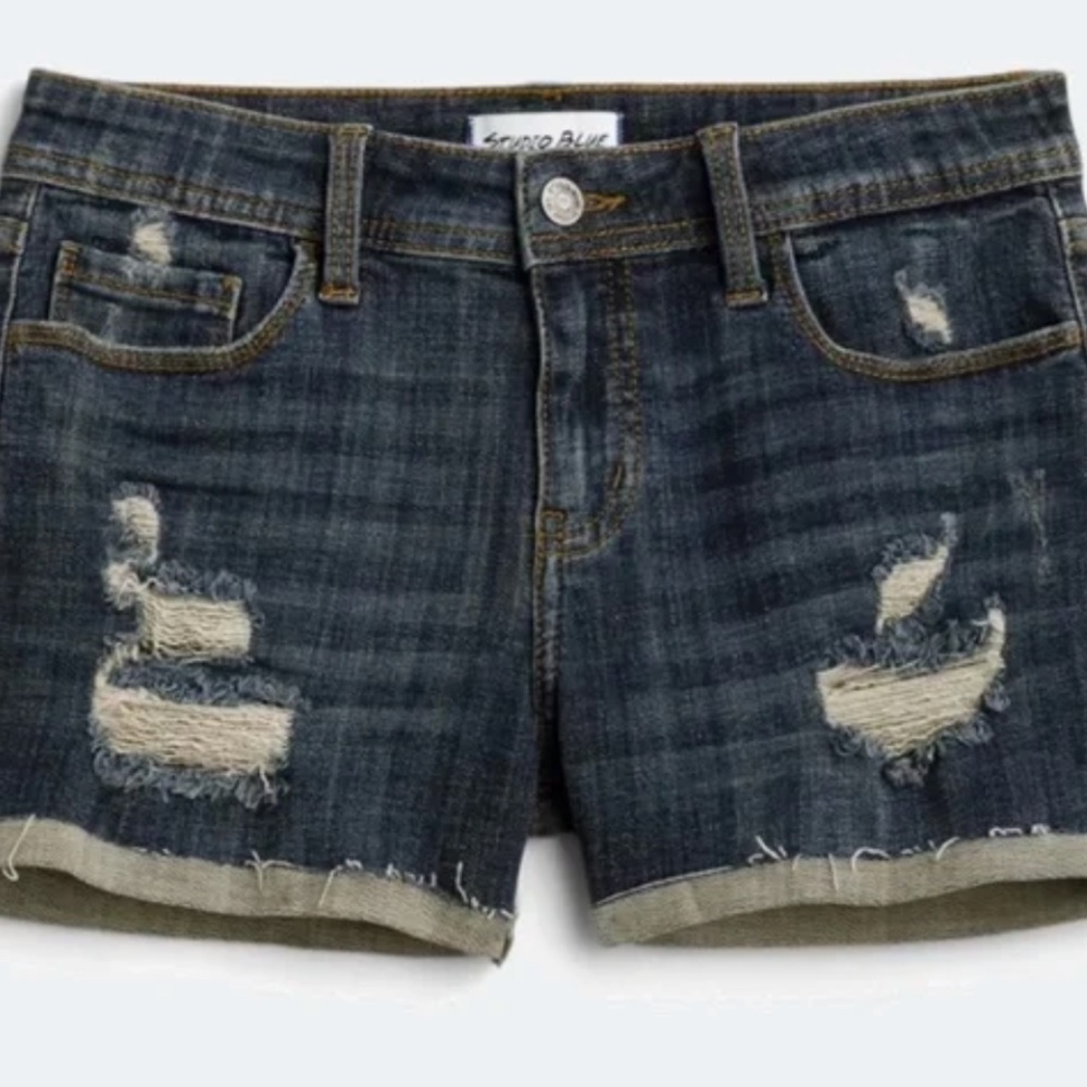 Mid Rise Cuffed Short